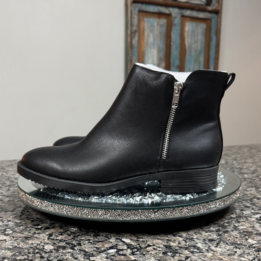 Style & Co. Black Ankle Booties with Side Zipper NWOT 10